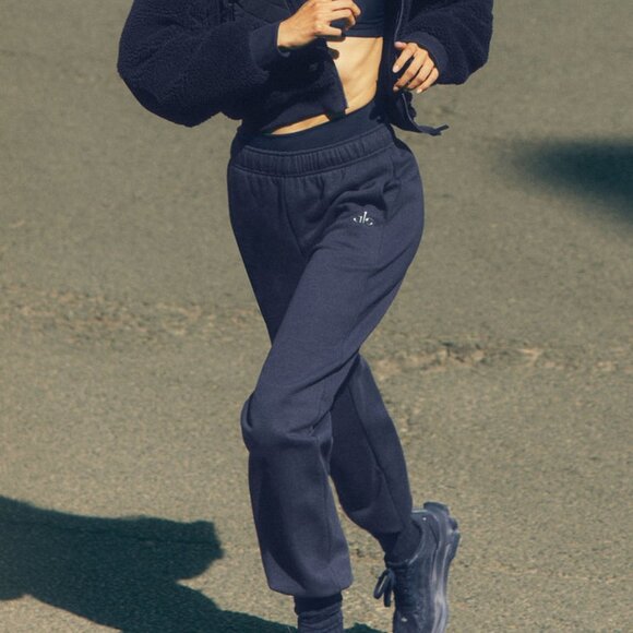 ALO Yoga Pants - Alo Yoga Accolade Sweatpant Navy